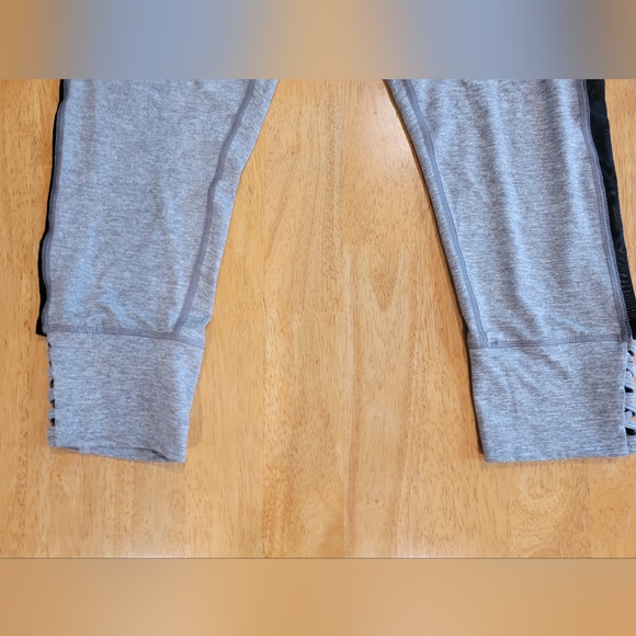EUC Yogalicious gray and black mesh leggings - Picture 7 of 7